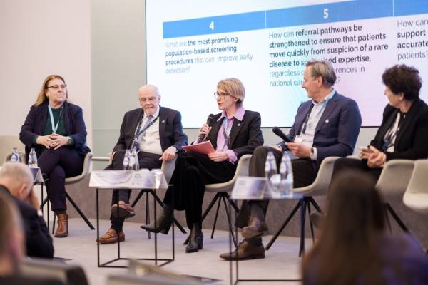 Alessandra Ferlini during the round table with Jim Bonham (her left), President of the International Society of Newborn Screening and member of the Screen4Care Scientific Advisory Board